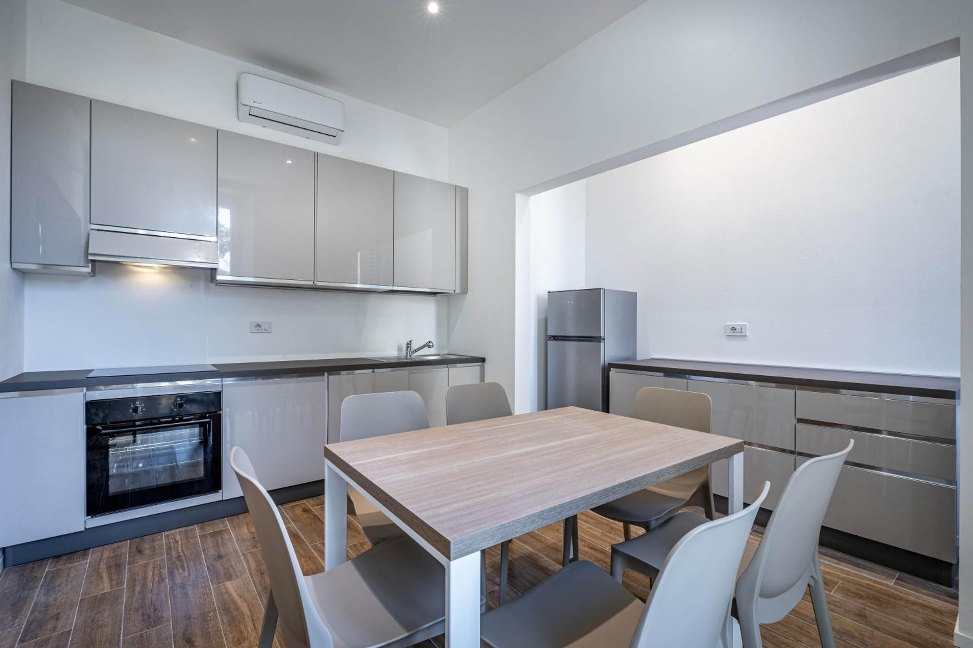 Yd Elegant With Garden Apartment